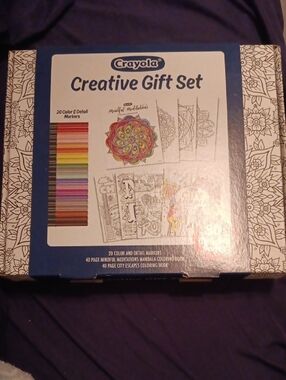 Crayola Creative Gift Set - Blue Box with Multicolor Markers